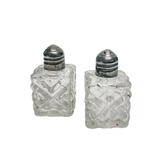 Vintage Libbey Pressed Square Glass Salt & Pepper Shaker Set - Picture 1 of 5